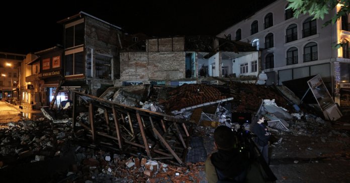 26 de replicări într-o oră după seismul de 6,1 din Turcia; unitățile școlare din zona Balîkeșir sunt suspendate marți