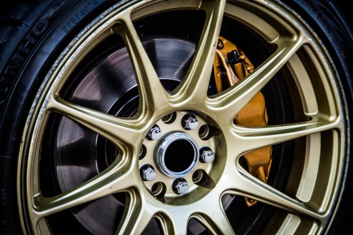 Cât de gravă trebuie să fie o fisură pentru a necesita înlocuirea jantei?