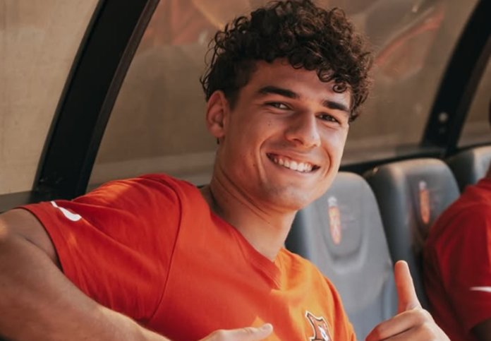 FCSB a descoperit un nou apărător stânga