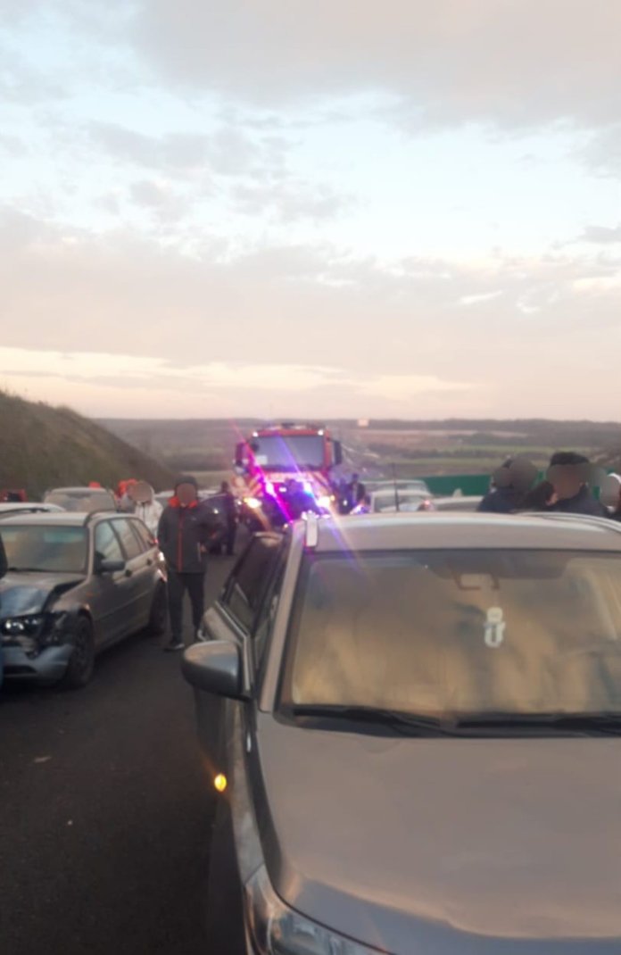 Accident de 10 vehicule pe Drumul Expres Craiova - Pitești. A fost activat planul de intervenție roșu.