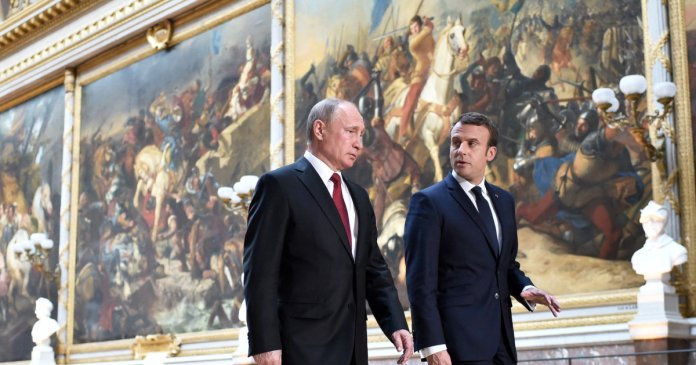 Kremlinul afirmă că Vladimir Putin este pregătit să discute cu Emmanuel Macron