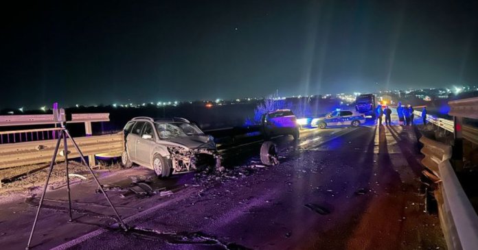 Accident în Galaţi: 8 persoane rănite după ce un conducător auto sub influența alcoolului a pătruns pe contrasens și a intrat în coliziune cu un alt automobil