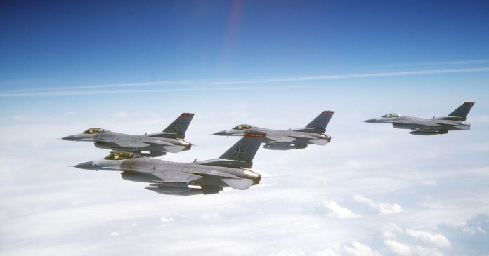 Atac cu drone în Ucraina, la limita cu România. Forțele armate au dislocat două avioane F-16. Alertă RO-Alert transmisă în Tulcea.