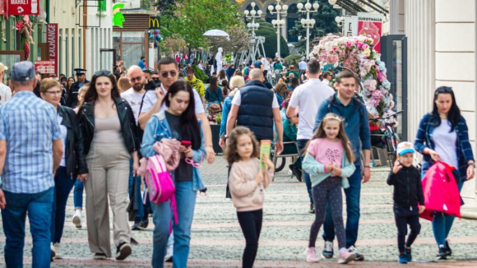 Dacia și Renault, penalizate de Consiliul Concurenței pentru acorduri de tip „no-poach”