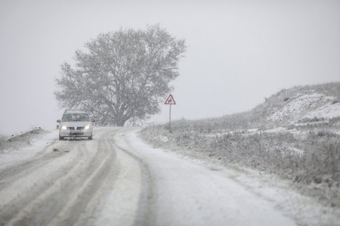 Nicușor Dan, reținut o noapte în Paris. Cauzele pentru care aeronava militară Spartan, cu care a călătorit în Franța, nu poate să se întoarcă în țară.