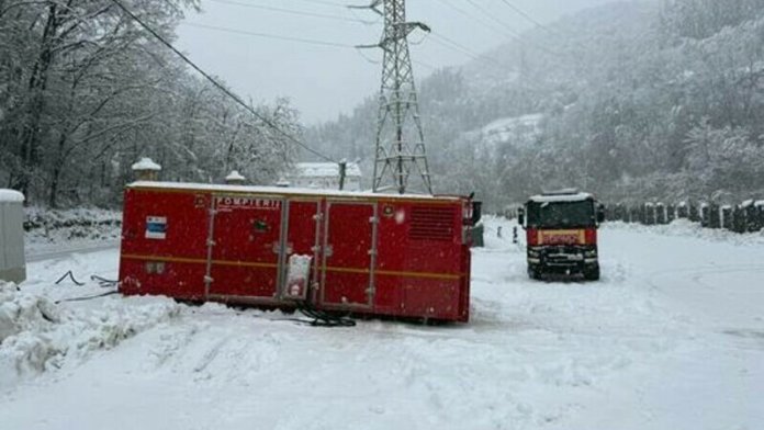 Ninsori în 14 județe. Drumuri acoperite de zăpadă sau gheață. Circulația este îngreunată în anumite regiuni.