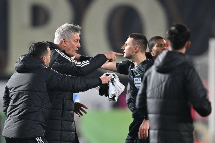 Această penalizare îi este rezervată lui Cristiano Bergodi în urma scandalului cu fotbaliștii de la CFR Cluj.