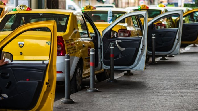 Carrefour este în proces de vânzare oficială: Dedeman preia conducerea în România