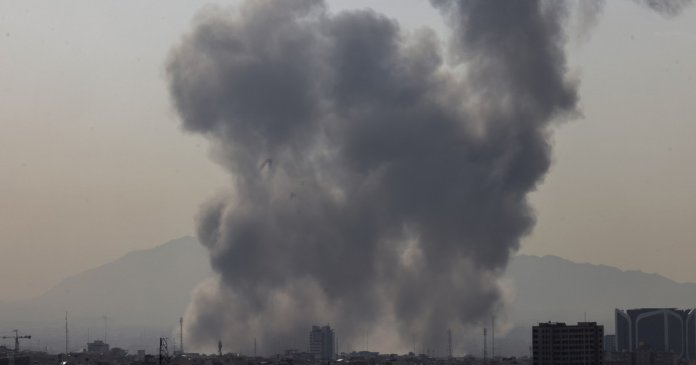 Conducători de vârf iranieni ar fi fost răpuși în asalturi, afirmă surse din Israel. Printre ei, ministrul...