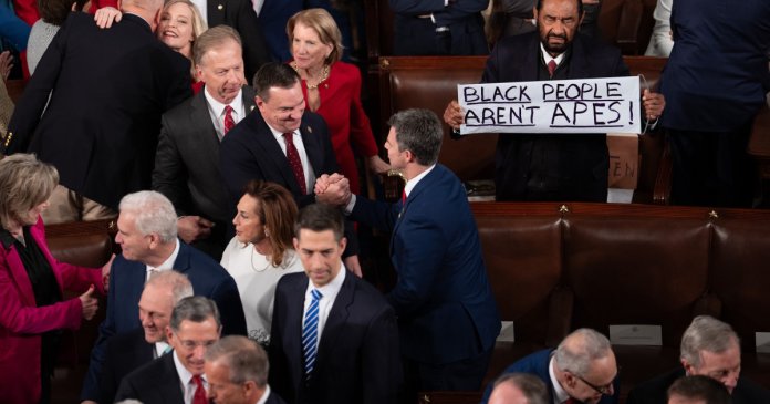 Protest pe parcursul discursului lui Trump: „Persoanele de culoare nu sunt animale”. Congresmanul democrat a...