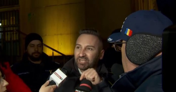 Protestatarii din Piața Victoriei, agenții de poliție au încercat să intre în Guvern: „Să ne îndreptăm să vorbim cu...