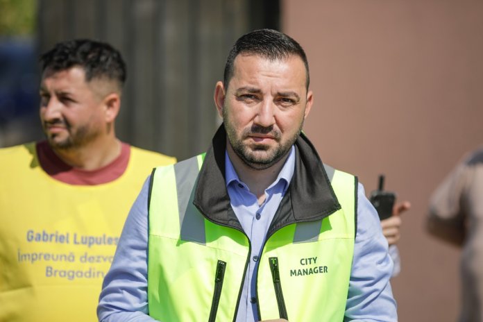 Trei persoane au fost arestate în urma descinderilor efectuate de DNA la Primăria Sectorului 5, inclusiv nepoata lui Piedone.