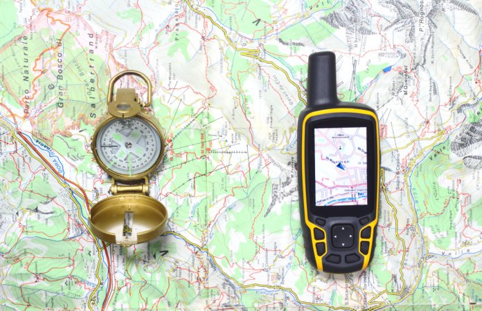 Ce componente esențiale conține un set complet de GPS topografic? Ce componente esențiale conține un set complet de GPS topografic?