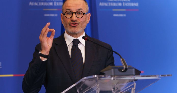 Andrei Ţărnea susţine că denumirea fiicei lui Victor Ponta nu putea fi ştearsă de pe lista pentru repatriere. „Se...