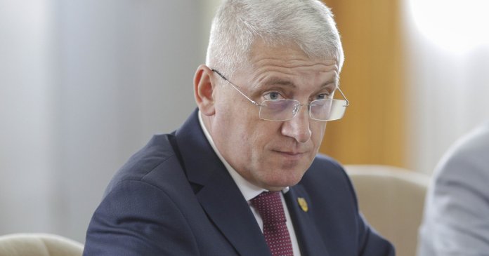 „Predilecția” pentru bolile fabricate la AEP. Țuțuianu: „Un lucrător din Dubai, care contesta repatrierile, se afla în...