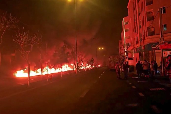 Premieră: Israel a lovit facilități de stocare a petrolului iranian încă din primele zile ale conflictului.