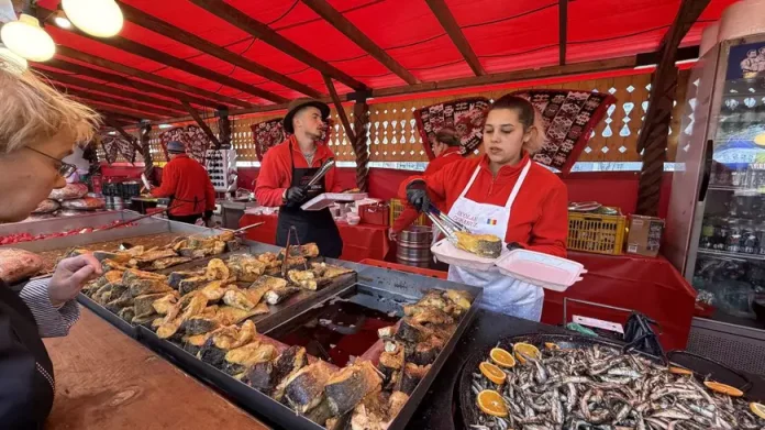 Prețul unei supe pescărești lipovenești la Festivalul Pescăresc din București Prețul unei supe pescărești lipovenești la Festivalul Pescăresc din București