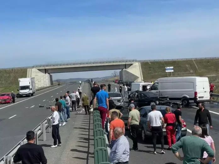 Dommages moraux de 1.000.000 d'euros suite à l'accident ayant entraîné trois décès sur l'A1. Le conducteur fautif était assuré chez City Insurance. Dommages moraux de 1.000.000 d'euros suite à l'accident ayant entraîné trois décès sur l'A1. Le conducteur fautif était assuré chez City Insurance.