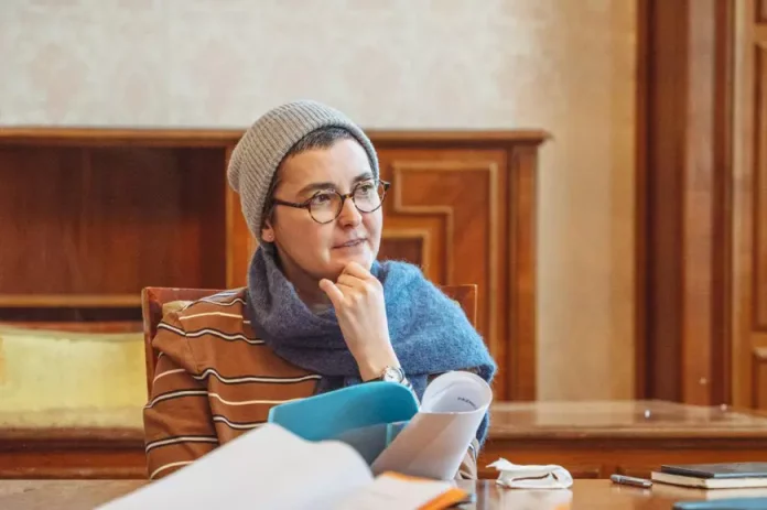 Femei în lumina reflectoarelor la Teatrul Excelsior: patru protagoniste în bătălia pentru libertate într-un univers condus de bărbați