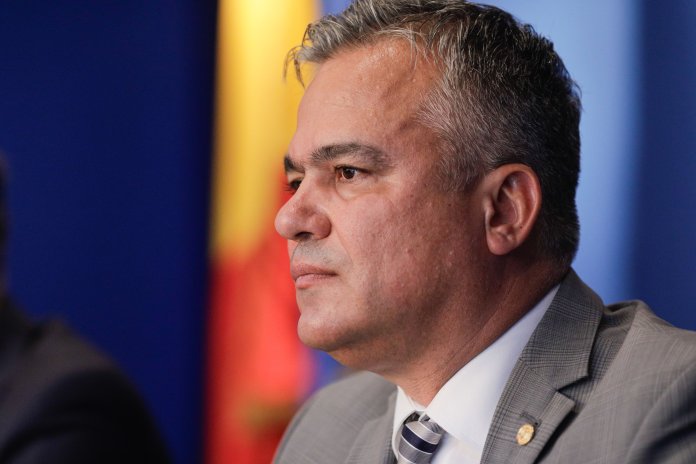 Mesaj enigmatic al unui membru USR adresat lui Adrian Veștea
