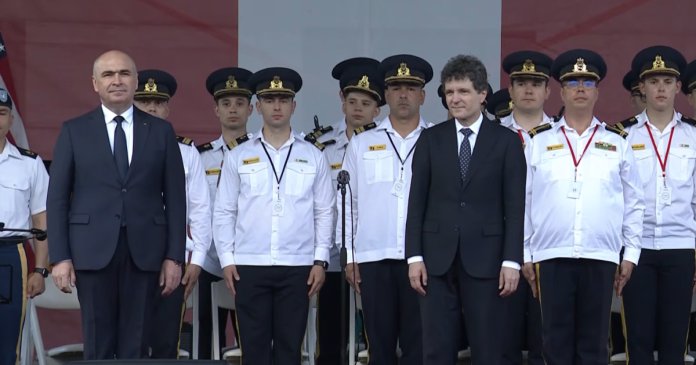 Nicușor Dan și Ilie Bolojan la ceremonia de Ziua Independenței SUA, desfășurată la ambasadă...