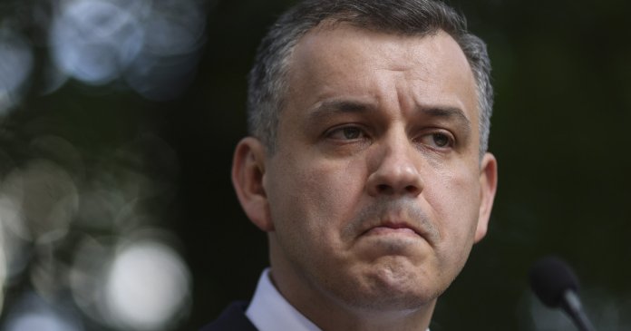 Prima „abandonare” din Guvernul sugerat de Tomac, înainte de vot: Adrian Papahagi se retrage din...