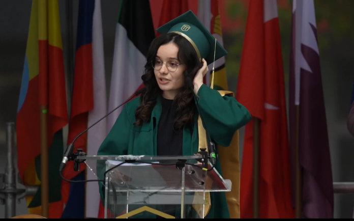Discurs direct către o absolventă, la ceremonia de la UMF Iași: „Doresc să mă îndrept către conducerea facultății și să semnalez o problemă. Asta nu reprezintă medicina.”
