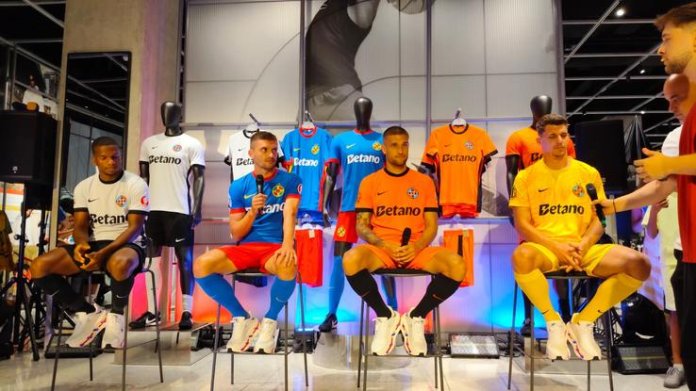 FCSB a introdus echipamentele noi » Surprise: tricouri portocalii și tipografia „Dracula”