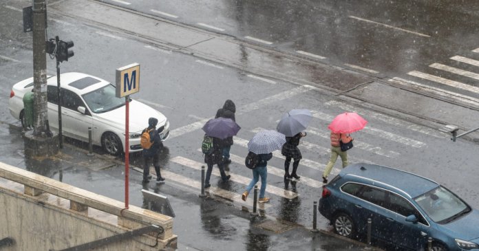 Meteorologii au emis noi alerte de furtuni. Județul se află sub cod roșu, iar regiunile cu precipitații...