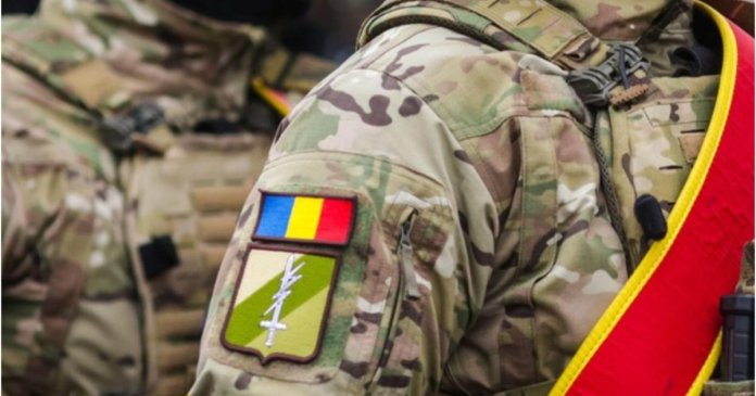 Un ofiţer folosea resursele Armatei pentru a-şi cumpăra pantofi sport şi cămăşi, implicând soldaţii în vopsirea acestora.