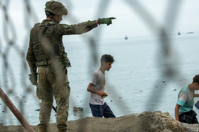 Criza migrației în Ceuta, Spania: De la „Europa adormită la o revitalizare migrațională” la „48.000 din 50.000 au fost deja repatriați”