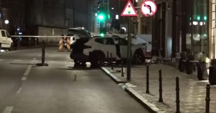 Doi pietoni au fost omorâți după ce o mașină a pătruns pe trotuar, pe strada Mureșenilor din...