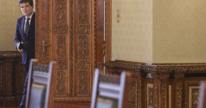 Nicuşor Dan se întâlneşte astăzi cu conducătorii fostei coaliţii pentru a discuta despre finalizarea PNRR, cu mai puţin de două săptămâni...