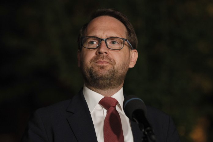 USR acuză CCR de „violare a Constituției”. Fritz: „Putem fi împăcați: CCR-PSD a explicat că penalizarea nu se aplică mie, ci mandatului meu”
