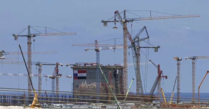 „Utilizarea alcoolului pe șantier: Firma rusă asociată cu edificarea centralei nucleare de la Paks, învinuită de...”